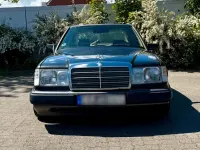 Gebraucht Mercedes E230 132 PS (97 kW) 1991 Schwarz Limousine