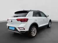 Second-hand VW T-Roc Style 110 CP (80 kW) 2023 Alb SUV