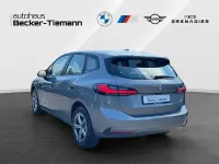 Gebraucht BMW 220 Active Tourer Sport Line 156 PS (114 kW) 2023 Skyscraper grau Van / Kleinbus