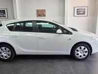 Gebraucht Opel Astra Design Edition 101 PS (74 kW) 2012 Weiß Limousine