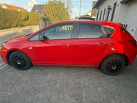Gebraucht Opel Astra 116 PS (85 kW) 2014 Rot Limousine