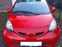 Gebraucht Toyota Aygo 68 PS (50 kW) 2008 Rot Kleinwagen