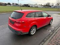 Gebraucht Ford Focus Titanium 120 PS (88 kW) 2018 Rot Limousine