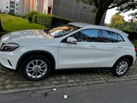 Gebraucht Mercedes GLA220 177 PS (130 kW) 2016 Weiß SUV