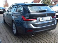 Gebraucht BMW 320 Advantage 190 PS (139 kW) 2020 Grau Kombi