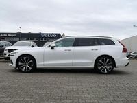 Gebraucht Volvo V60 Core 197 PS (144 kW) 2022 Weiß Kombi