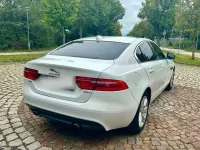 Gebraucht Jaguar XE 132 PS (97 kW) 2017 Weiß Limousine