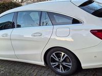 Gebraucht Mercedes CLA200 Shooting Brake 156 PS (114 kW) 2017 Weiß Kombi