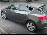 Gebraucht Opel Astra 116 PS (85 kW) 2014 Grau Limousine