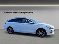 Gebraucht Hyundai i30 Premium 140 PS (102 kW) 2017 Polar white / sol Kombi
