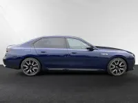 Gebraucht BMW M760e Comfort Edition 571 PS (419 kW) 2025 Bmw individual tansanitblau metallic Limousine