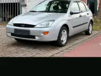 Usado Ford Focus 101 CV (74 kW) 2001 Plateado Utilitario