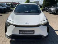 Gebraucht Toyota bZ4X Basis 150 kW (204 PS) 2023 Platinumweiß perleffekt SUV