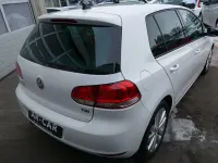 Gebraucht VW Golf VI 105 PS (77 kW) 2011 Weiß Kleinwagen