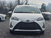 Gebraucht Toyota Yaris Hybrid Team 75 PS (55 kW) 2018 Weiß Kleinwagen