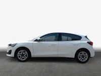 Gebraucht Ford Focus Cool & Connect 125 PS (91 kW) 2022 Frozen white Limousine