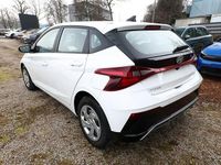 Neu Hyundai i20 Select 90 PS (66 kW) 2025 Atlas white Kleinwagen