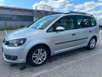 Gebraucht VW Touran Trendline 105 PS (77 kW) 2012 Silber Van / Kleinbus