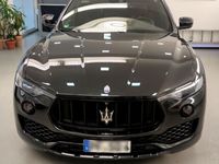 gebraucht Maserati Levante SQ4 Voll 22" Dash, Klappausp. 360° Nero