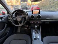 Gebraucht Audi A3 Sport 116 PS (85 kW) 2017 Rot Limousine