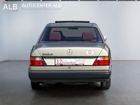 Gebraucht Mercedes 200 72 PS (52 kW) 1988 Silber Limousine