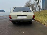 Gebraucht Mercedes E230 136 PS (100 kW) 1984 Grün Kombi