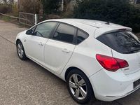 Gebraucht Opel Astra Active 110 PS (80 kW) 2013 Weiß Limousine