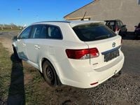 Gebraucht Toyota Avensis 147 PS (108 kW) 2012 Weiß Kombi