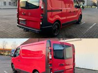 Gebraucht Opel Vivaro 95 PS (69 kW) 2017 Rot Van / Kleinbus
