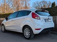 Gebraucht Ford Fiesta 65 PS (47 kW) 2013 Weiß Kleinwagen