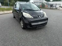 Gebraucht Peugeot 107 68 PS (50 kW) 2009 Schwarz Kleinwagen