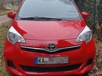 Gebraucht Toyota Verso-S Cool 99 PS (72 kW) 2012 Rot Van / Kleinbus