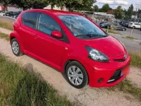 Gebraucht Toyota Aygo 68 PS (50 kW) 2012 Rot Kleinwagen