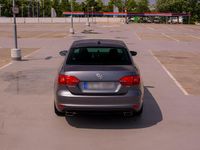 Gebraucht VW Jetta 122 PS (89 kW) 2013 Grau Limousine