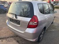 Gebraucht Honda Jazz Trend 90 PS (66 kW) 2008 Alabaster silber met (metallic) Kleinwagen