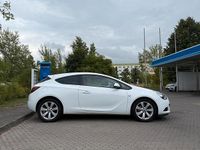 Gebraucht Opel Astra GTC Edition 140 PS (102 kW) 2011 Weiß Coupé