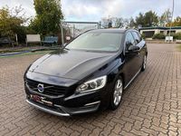 Gebraucht Volvo V60 Momentum 196 PS (144 kW) 2014 Black sapphire Kombi