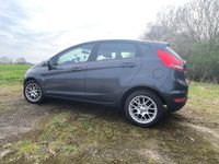 Gebraucht Ford Fiesta 60 PS (44 kW) 2010 Grau Kleinwagen