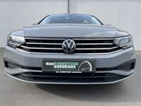 Gebraucht VW Passat 150 PS (110 kW) 2022 Mondsteingrau Kombi