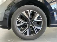 Gebraucht VW Touran Highline 150 PS (110 kW) 2023 Deep black perleffekt Van / Kleinbus