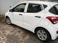 Gebraucht Hyundai i10 67 PS (49 kW) 2014 Weiß Kleinwagen