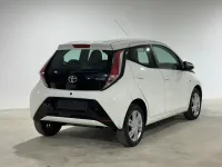 Gebraucht Toyota Aygo X-play 69 PS (50 kW) 2014 Weiß Kleinwagen