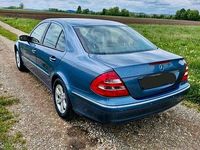 Gebraucht Mercedes E200 163 PS (119 kW) 2003 Blau Limousine