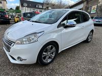 gebraucht Peugeot 208 Allure *KLIMA*NAVI*BLUETH*PDC*