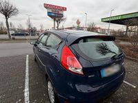 Gebraucht Ford Fiesta 95 PS (69 kW) 2014 Blau Kleinwagen