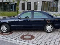 Gebraucht Mercedes E240 170 PS (125 kW) 2001 Blau Limousine