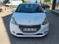 Gebraucht Peugeot 208 Allure 120 PS (88 kW) 2012 Weiß Kleinwagen