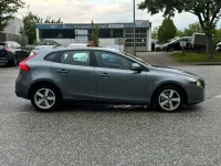 Gebraucht Volvo V40 Kinetic 152 PS (111 kW) 2016 Grau Limousine