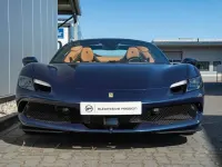 Używany Ferrari 296 829 KM (609 kW) 2025 Niebieski Kabriolet