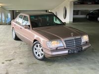 Gebraucht Mercedes E220 150 PS (110 kW) 1994 Rot Limousine